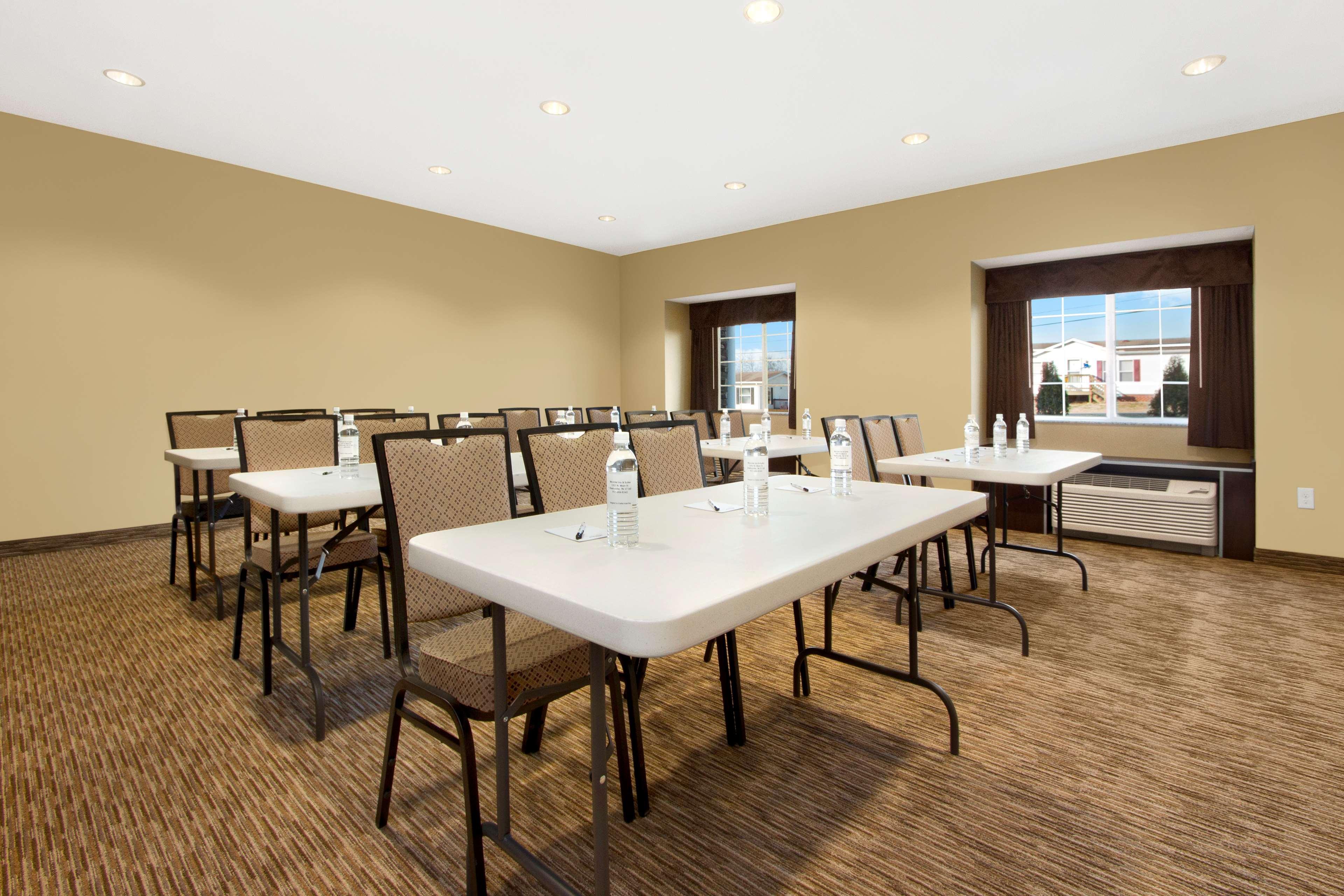 Microtel Inn & Suites By Wyndham Shelbyville Exterior photo